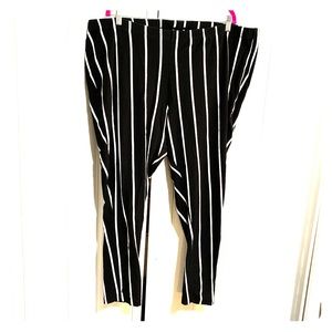 Toward black and white striped leggings
